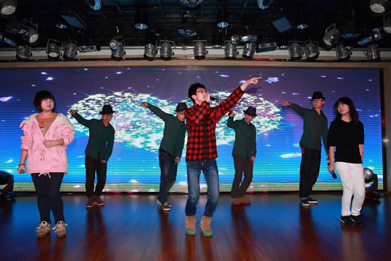 街舞《舞動新春》表演單位 東辰學(xué)校高中部